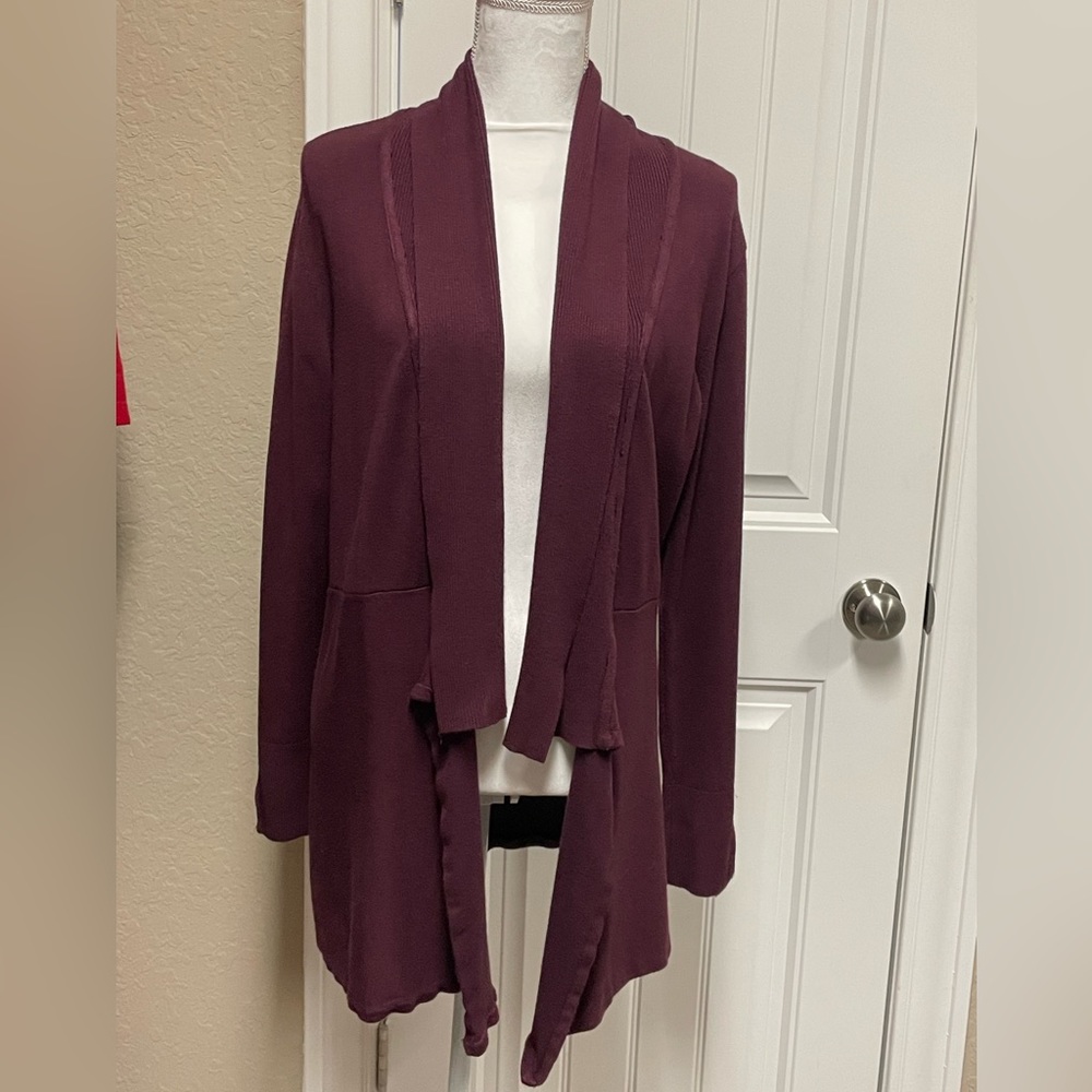 WhiteHouseBlackMarket burgundy cardigan  size LP excellent condition great Fit